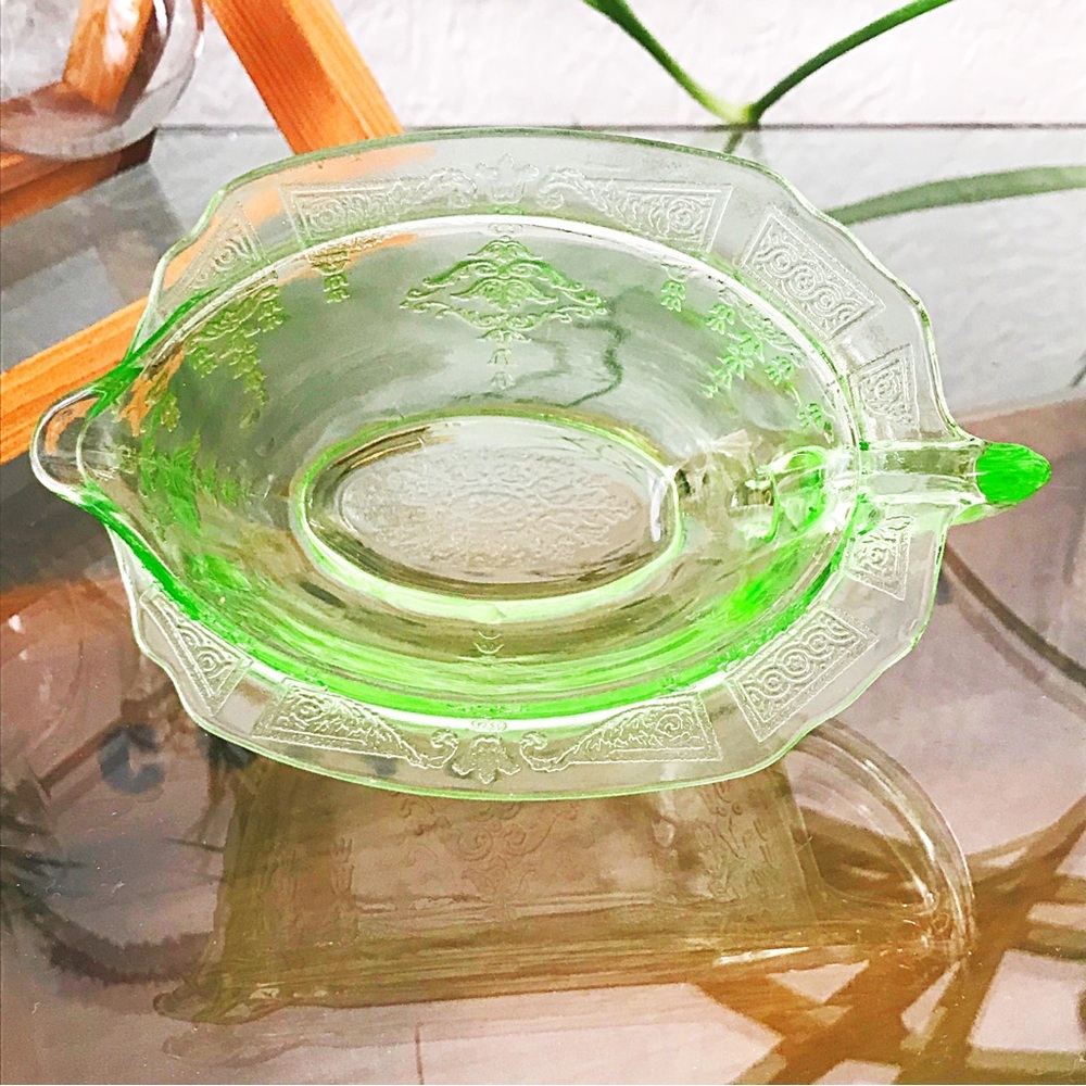 Vintage Anchor Hocking ‘Princess’ Pattern Uranium Green Glass Creamer 1930s - Picture 3 of 7